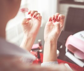 Czy Manicure hybrydowy niszczy płytkę paznokci?